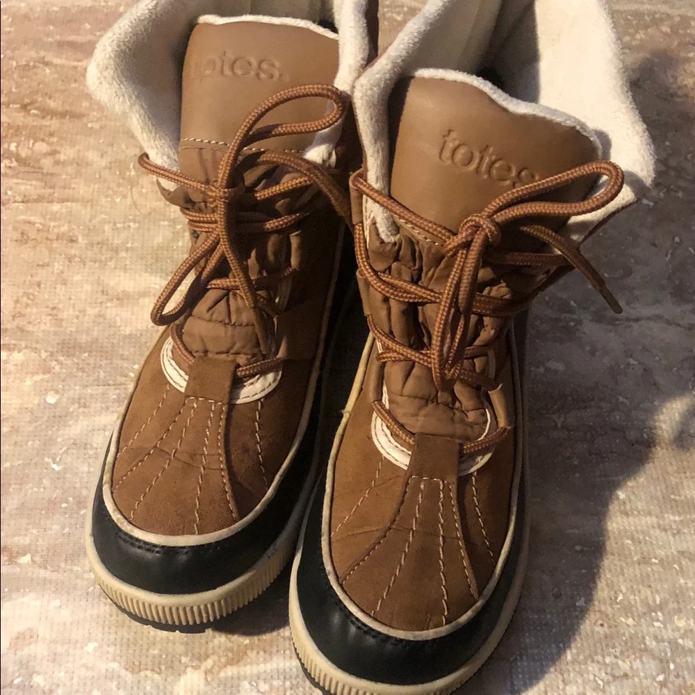 totes Brown and Black Lace-Up Insulated Boots